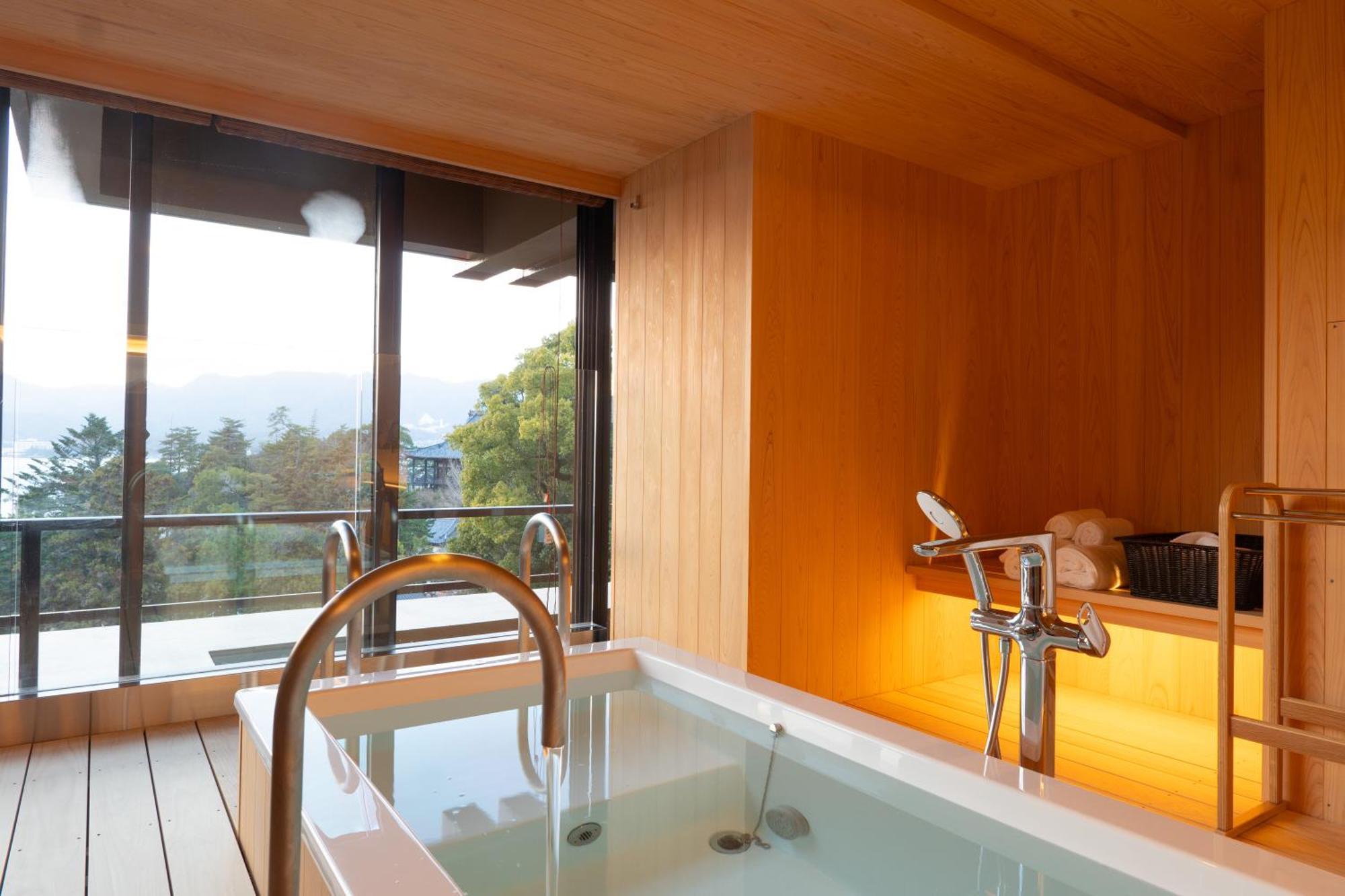 Miyajima Grand Hotel Arimoto Hatsukaichi Exteriör bild